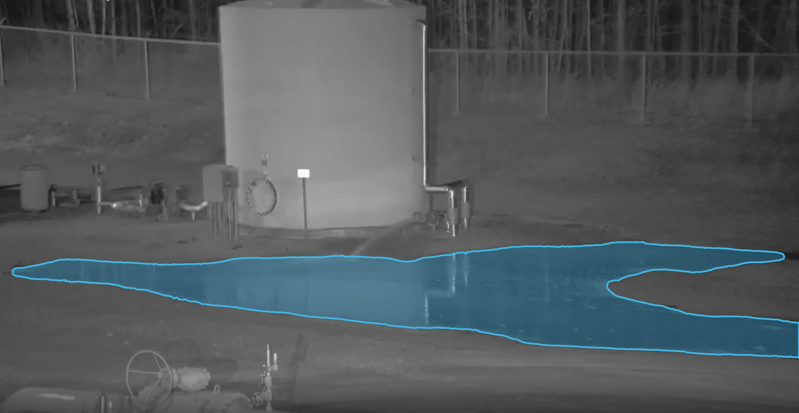 Storage Tank Fluid Leak — Camera NIR — puddle detection overlay