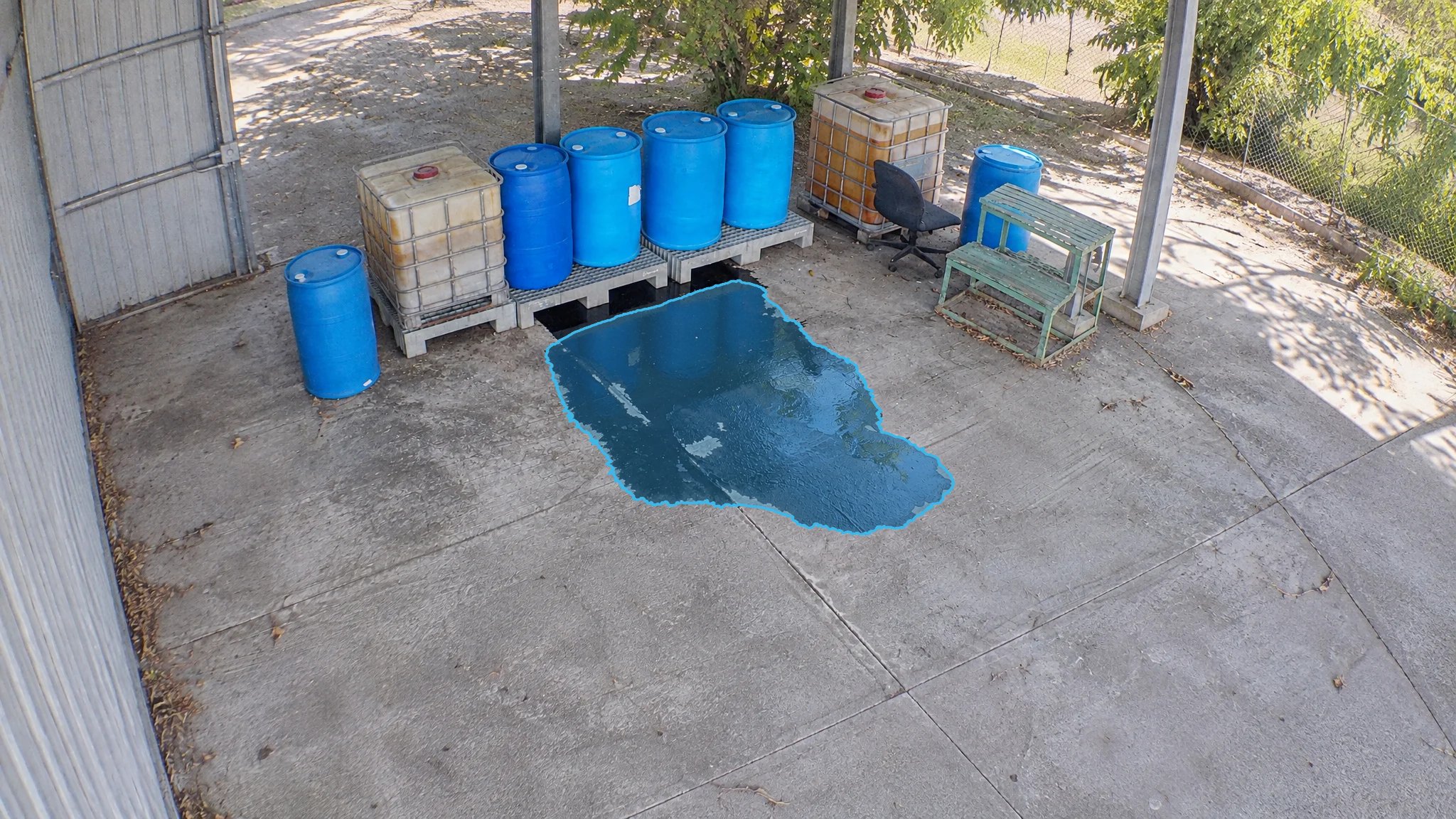 Storage Drum Fluid Spill — puddle detection overlay