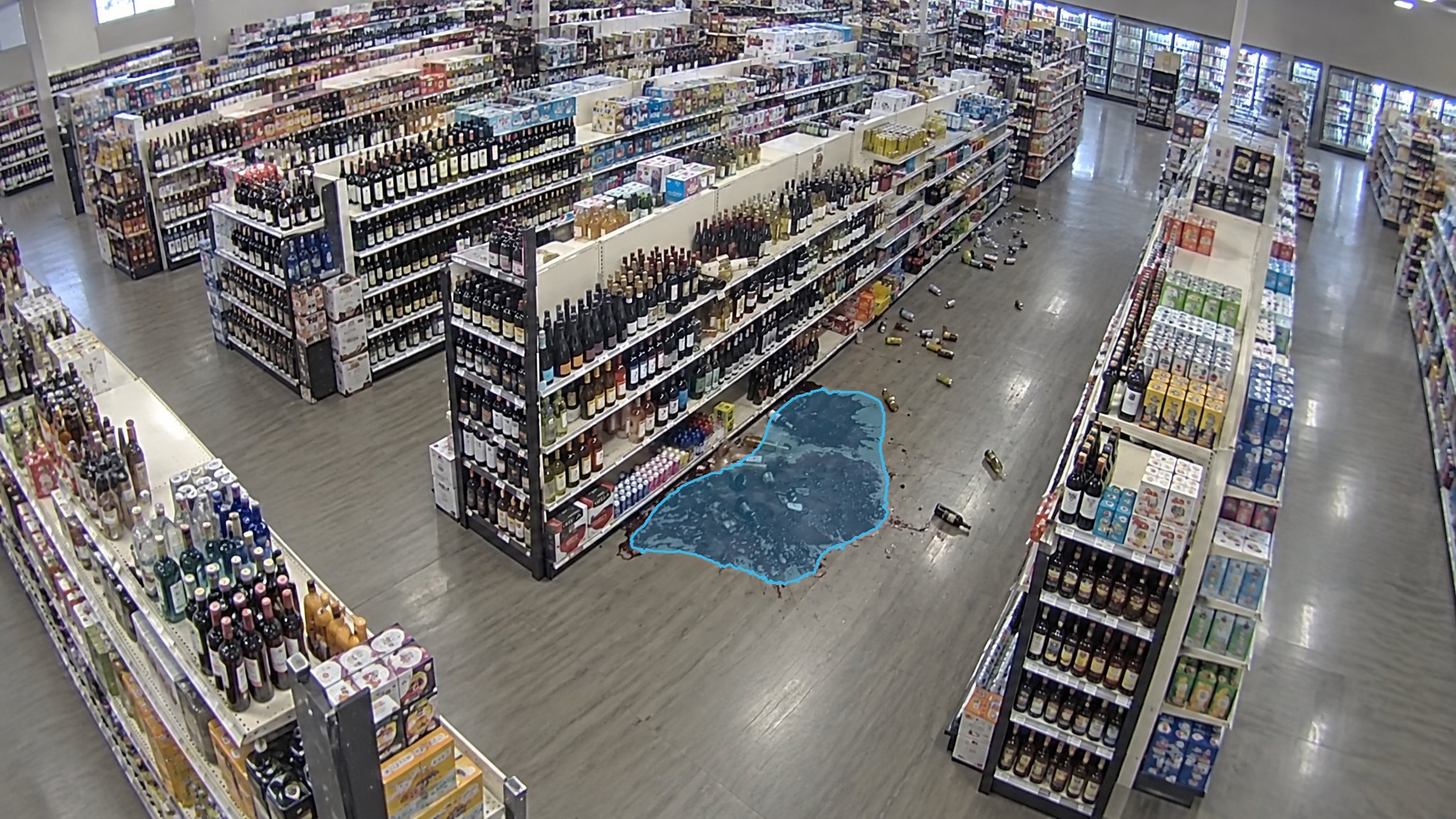 Retail Aisle Fluid Spill — puddle detection overlay