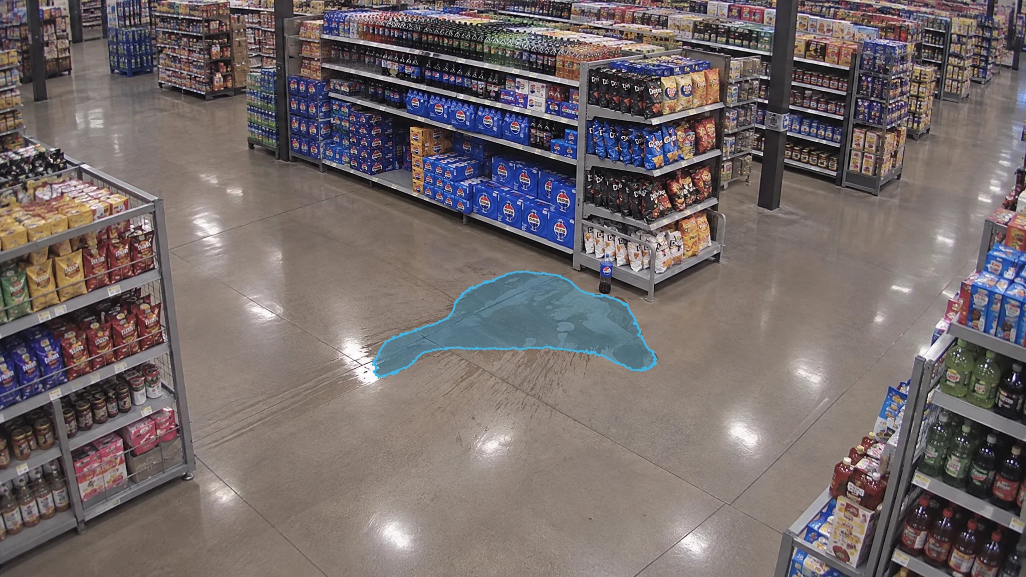Retail Endcap Fluid Spill — puddle detection overlay